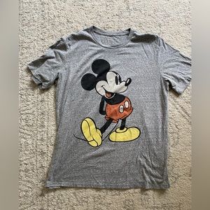 Disney Men’s LARGE T-shirt. Excellent condition.